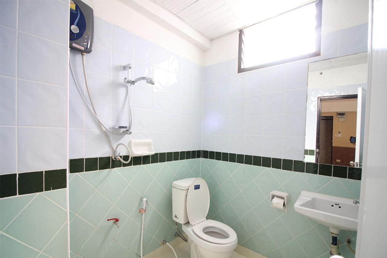 Kaya Place Банкок Екстериор снимка