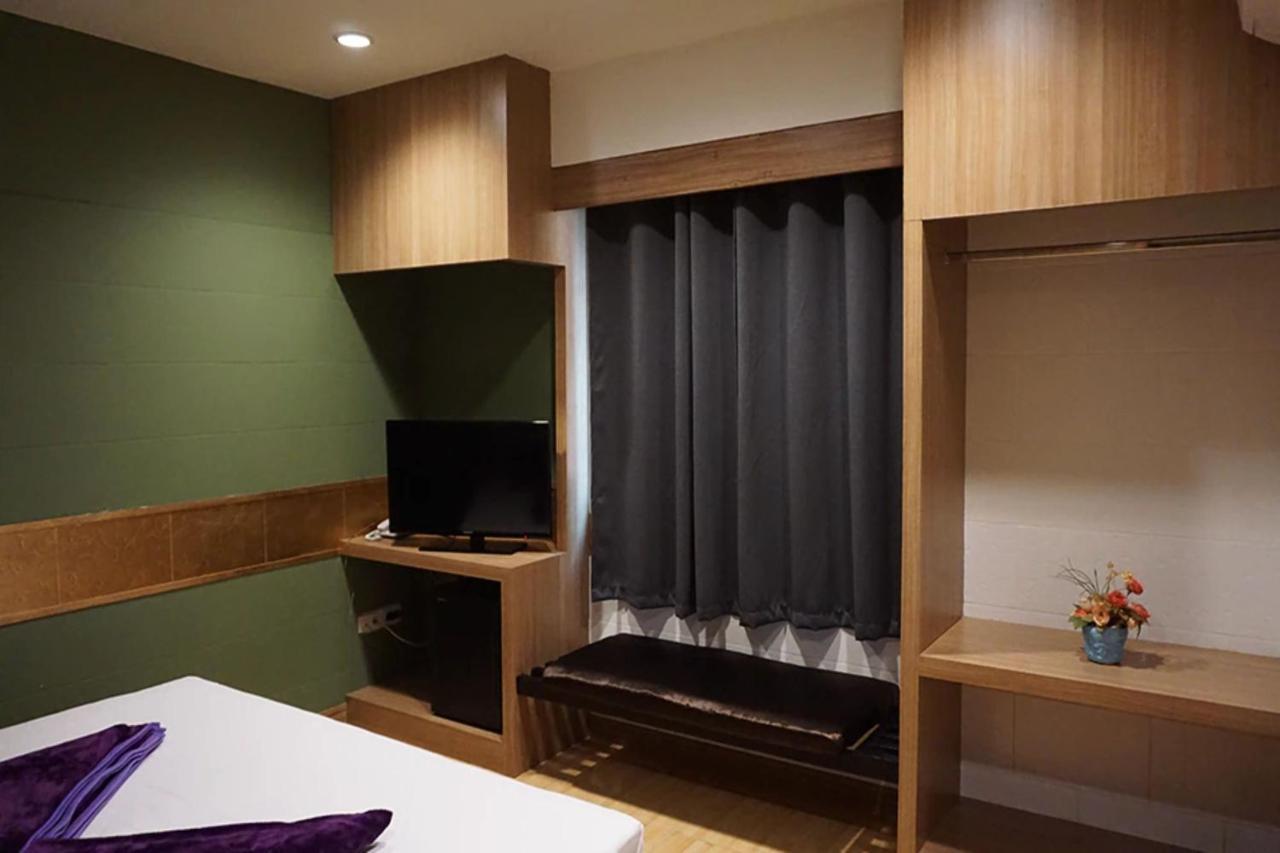 Kaya Place Банкок Екстериор снимка