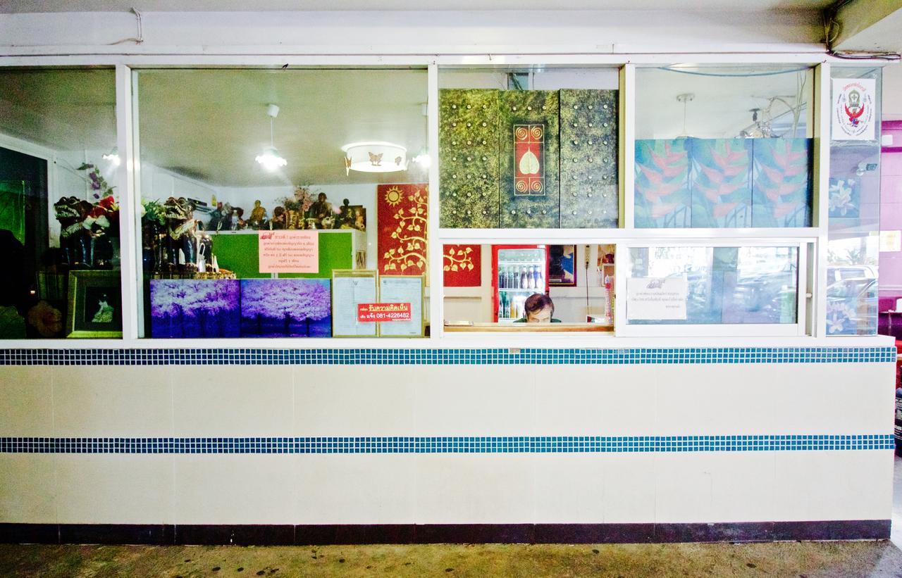 Kaya Place Банкок Екстериор снимка